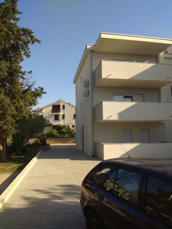 Apartment Domagoj, Novalja Bagian luar foto
